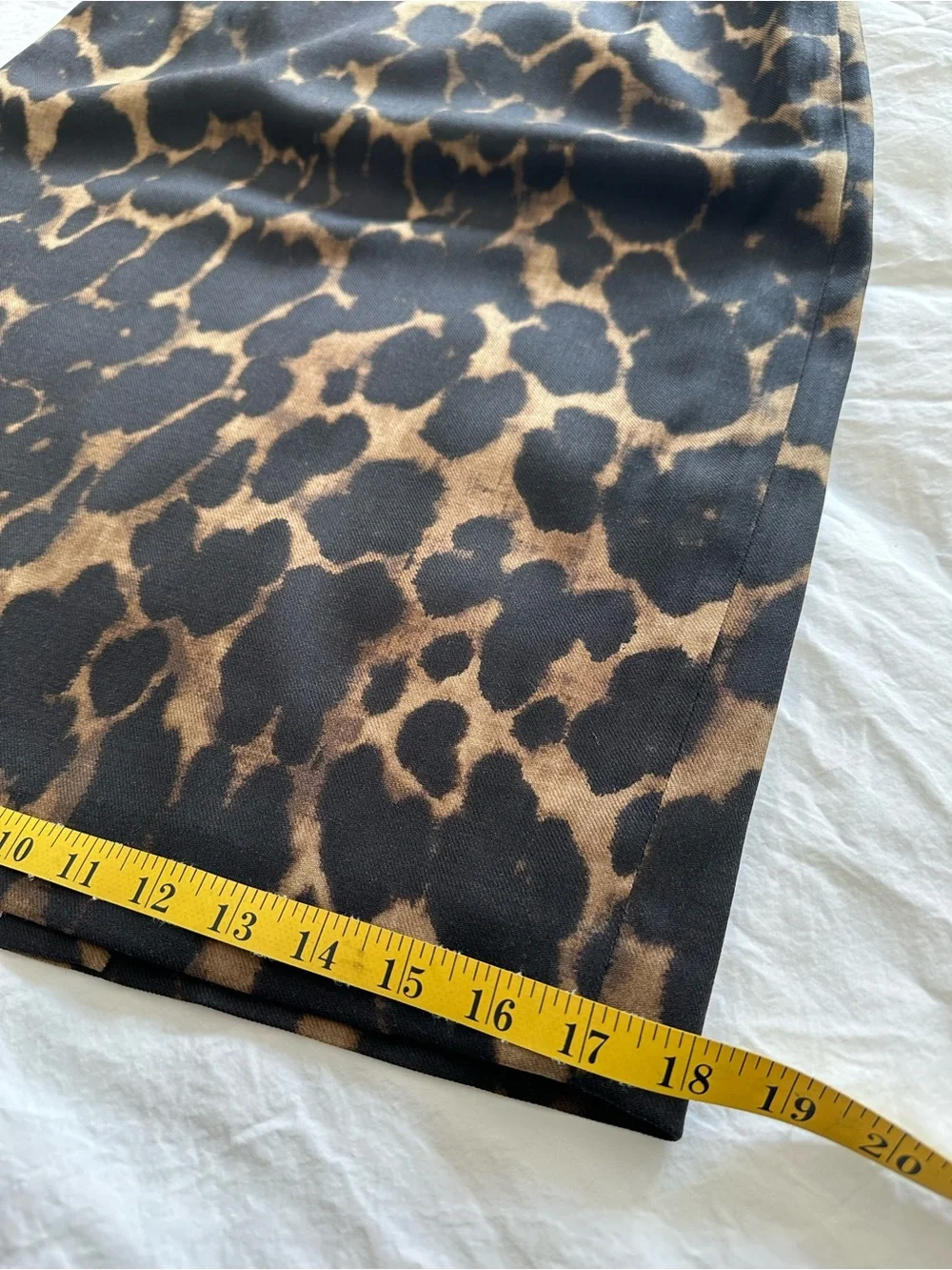 Elie Tahari Leopard-Print Pencil Skirt in Black and Brown, size 8 - Picture 13 of 15